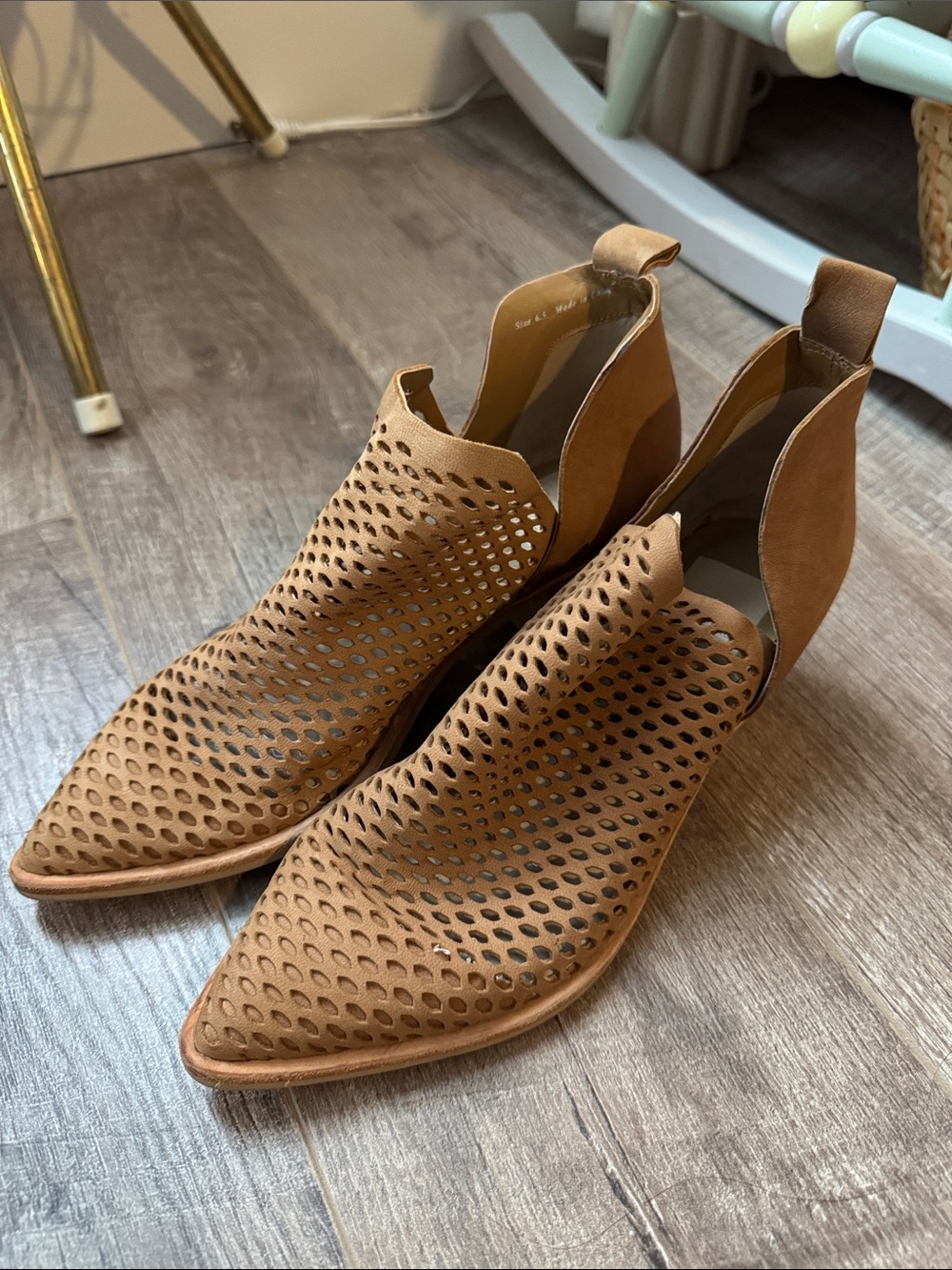 Women’s Cutout Pointed Toe Booties - Tan